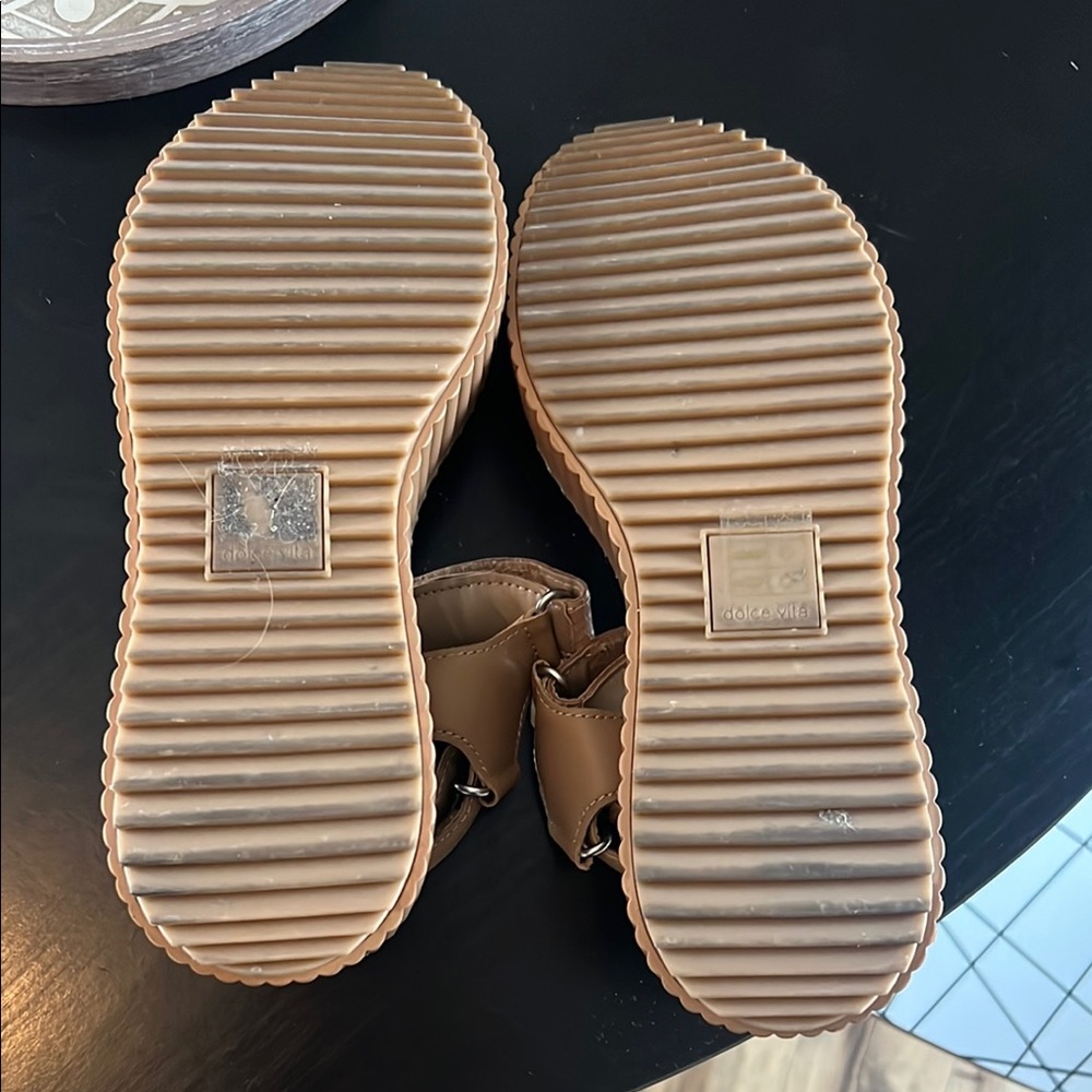 Platform Dolce Vita Sandals - Picture 5 of 5